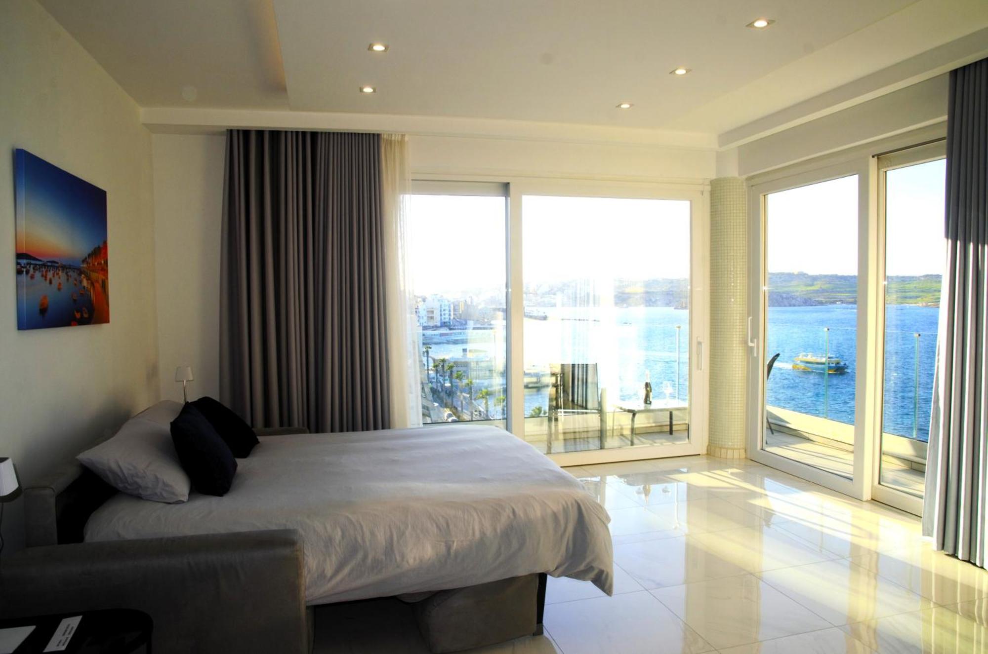 New Seafront Apartment - Spectacular Views セント・ポールズ・ベイ エクステリア 写真