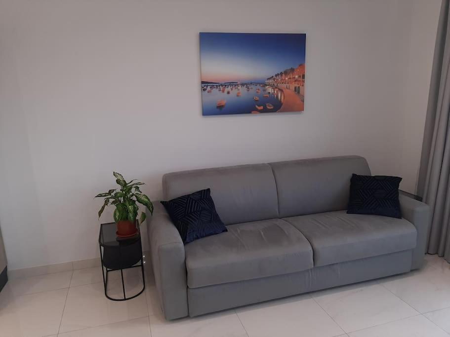 New Seafront Apartment - Spectacular Views セント・ポールズ・ベイ エクステリア 写真