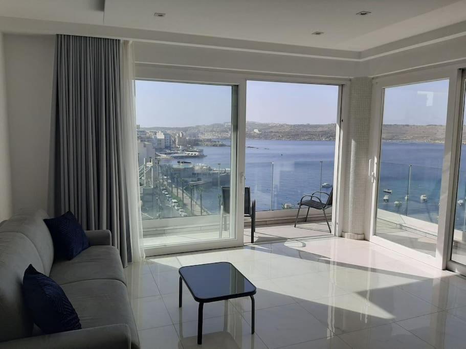 New Seafront Apartment - Spectacular Views セント・ポールズ・ベイ エクステリア 写真