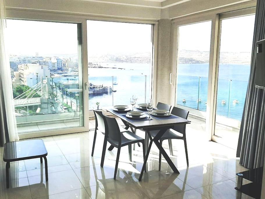 New Seafront Apartment - Spectacular Views セント・ポールズ・ベイ エクステリア 写真