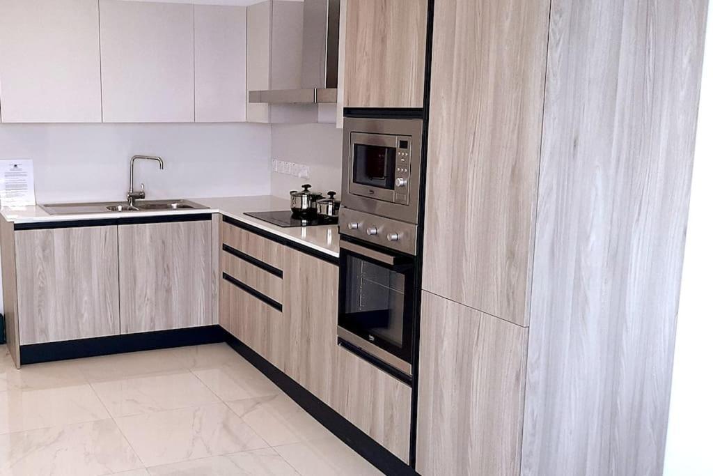 New Seafront Apartment - Spectacular Views セント・ポールズ・ベイ エクステリア 写真