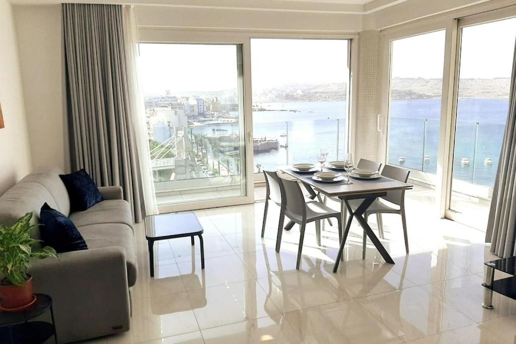 New Seafront Apartment - Spectacular Views セント・ポールズ・ベイ エクステリア 写真