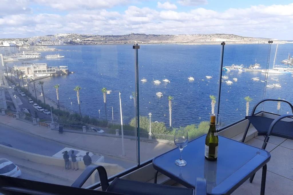 New Seafront Apartment - Spectacular Views セント・ポールズ・ベイ エクステリア 写真