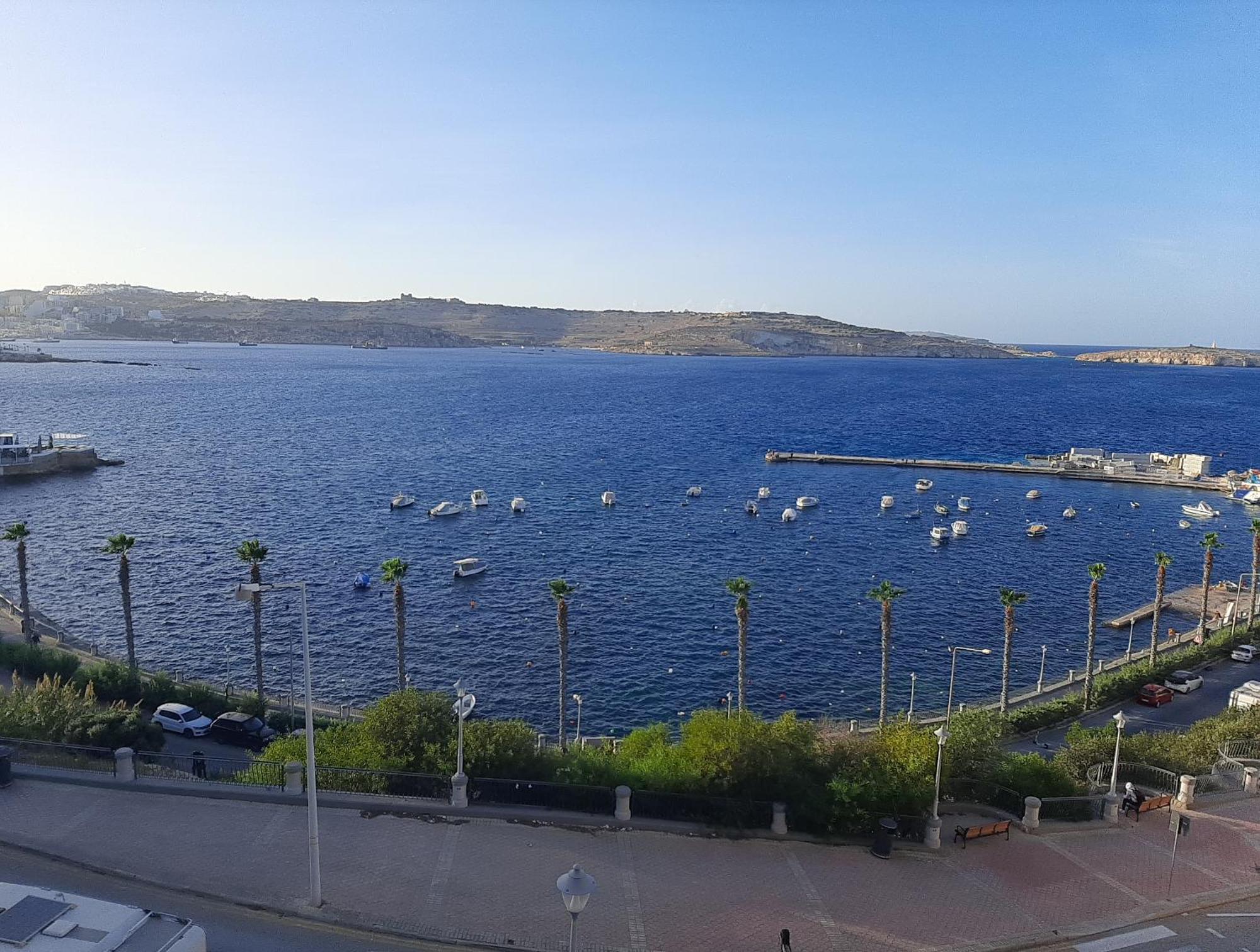 New Seafront Apartment - Spectacular Views セント・ポールズ・ベイ エクステリア 写真